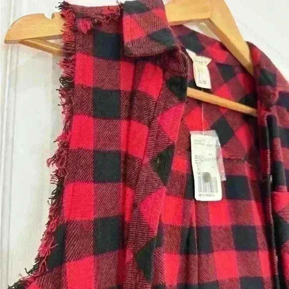 Forever 21 New Never Worn Woman’s No  Sleeve Plaid Red & Black Jacket Loose Fit - Picture 5 of 7